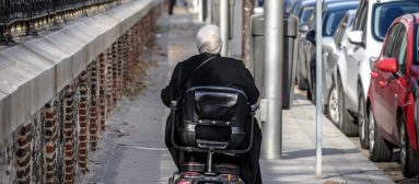 Personnes handicapées vieillissantes : des besoins spécifiques mal mesurés selon la Cour des compte
